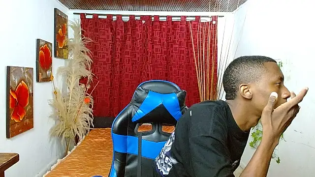 milo018 online show from March 26, 8:40 am