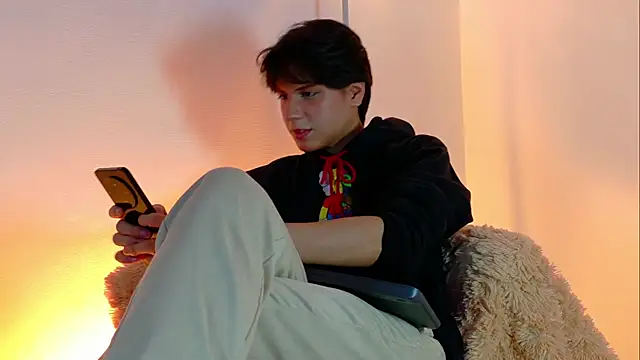 lui x dust online show from March 10, 4:29 am