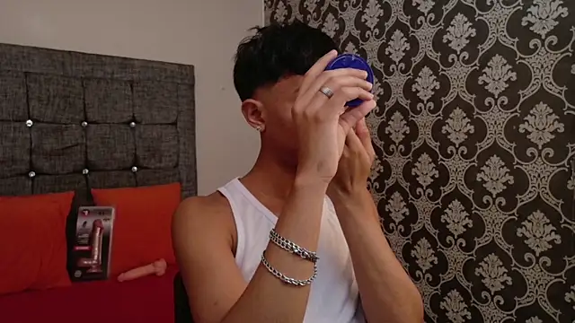 Little Twink19x online show from May 27, 7:44 pm