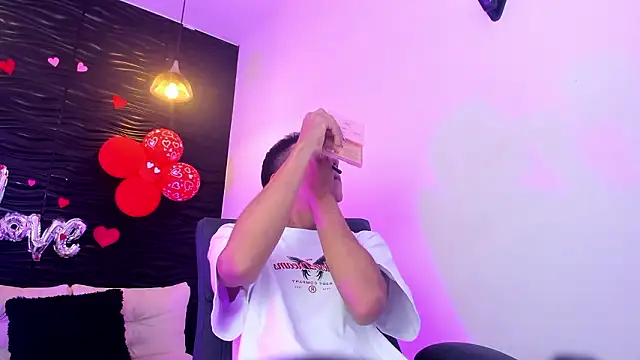 dominicjonnes online show from March 13, 10:16 pm