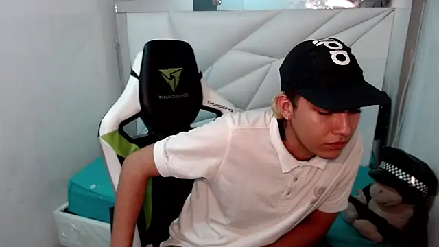 Street poemm  online show from March 1, 4:56 am