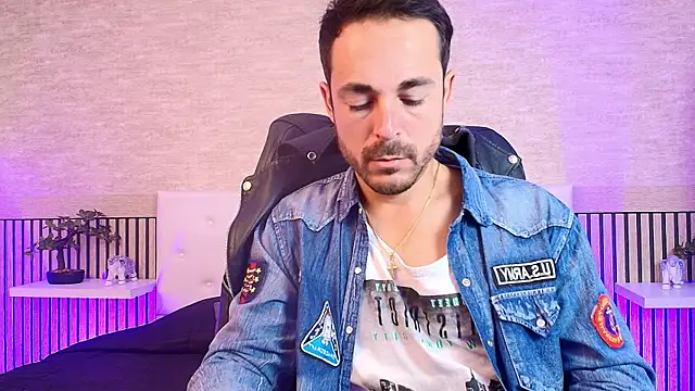 Adams Sanz online show from April 10, 7:32 pm