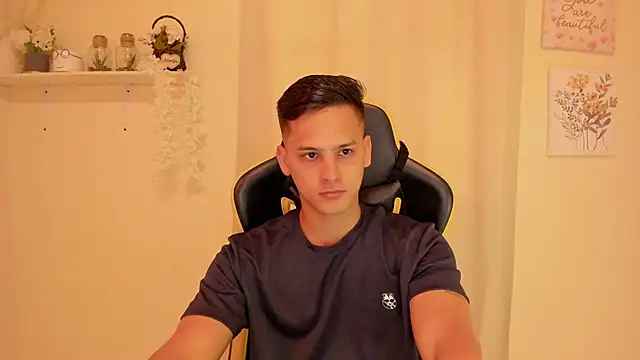 sexy andres01 online show from April 16, 1:44 pm