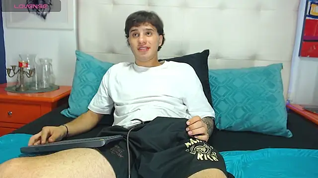 EXCLUSIVE8 online show from March 21, 8:30 am