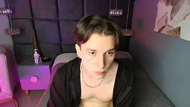 hollannd  online show from April 11, 1:03 pm