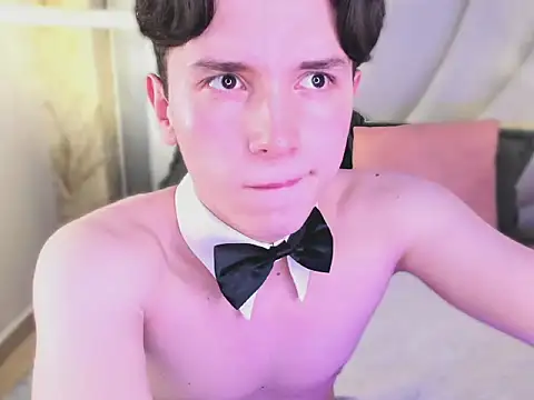 hollannd  online show from April 18, 4:08 pm