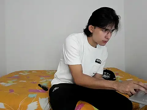 monky 0002 online show from May 24, 9:10 pm