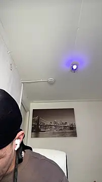 TitanNoir online show from April 7, 12:05 pm