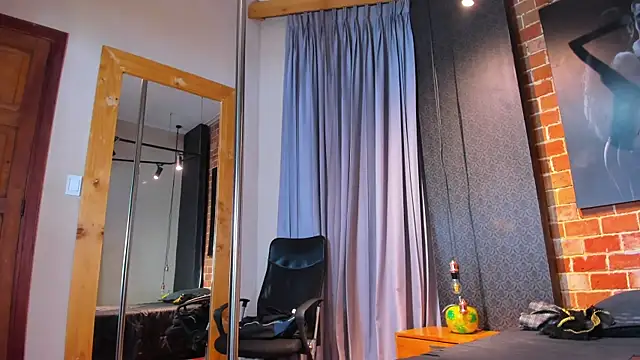 Sienna Dark online show from April 4, 11:29 am