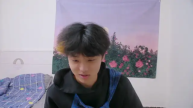 icecream-002 online show from April 10, 11:28 am