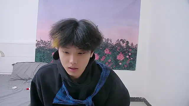 icecream-002 online show from April 9, 11:27 am