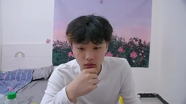 icecream-002 online show from April 18, 12:39 pm