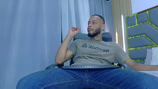 Oliver bigblack cock online show from March 26, 5:50 pm