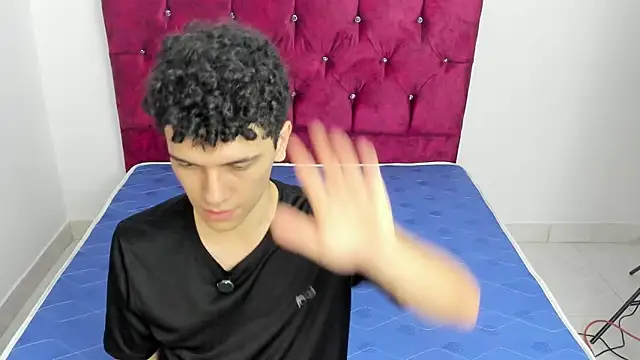 Noah Rodrigez online show from April 12, 4:37 am