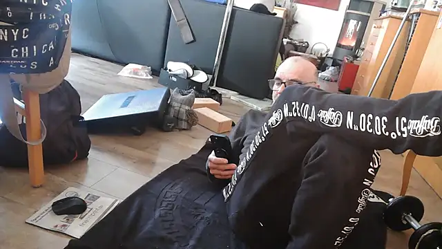 Thomate24 online show from March 20, 1:04 pm