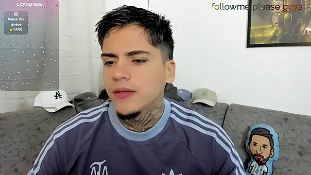 sweetlatinoboy online show from July 5, 9:27 am