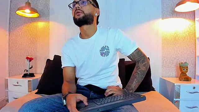 KyleJoss30 online show from April 23, 9:06 pm