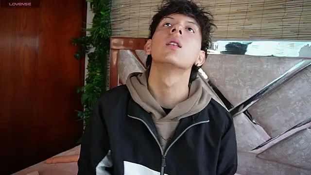 dominik across online show from March 25, 12:09 pm