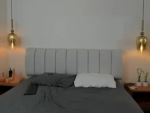 DominicSterling  online show from March 28, 4:02 am