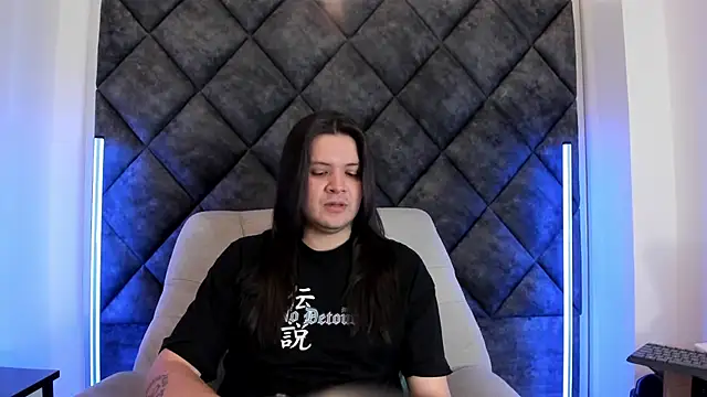 MatthewDavis  online show from April 18, 11:44 am