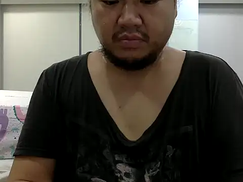 lefleur1986 online show from April 13, 1:01 pm