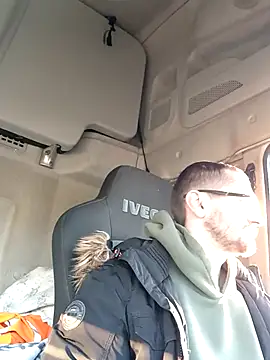 jozsi1995 online show from April 7, 4:56 am