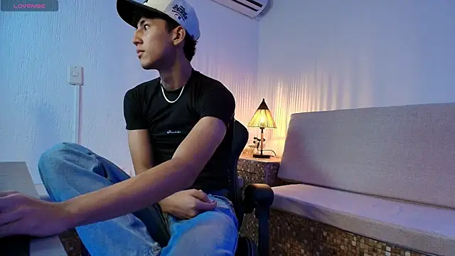 Valentino Rey online show from April 11, 12:09 pm