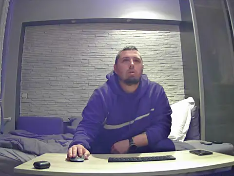 Sebq95 online show from April 10, 6:04 pm