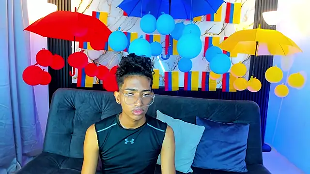 triiangel latinboy online show from June 19, 12:32 pm