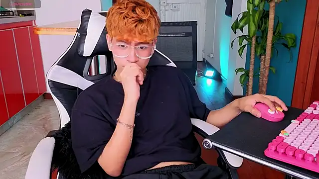 Ryan y tony online show from April 9, 7:31 pm