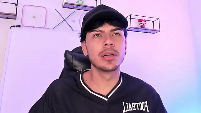 Izack 01 online show from April 15, 4:51 pm