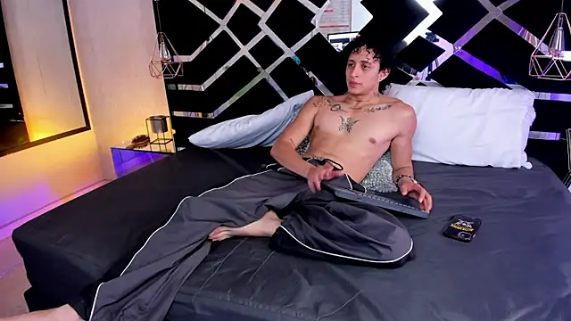 JayTaylorr online show from June 4, 2:34 pm