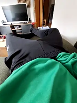 tom138jr online show from April 20, 3:03 pm