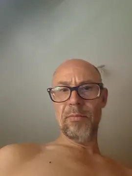 raphaelue online show from June 6, 10:05 pm