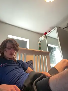 Hornyboi9069 online show from July 8, 4:33 pm