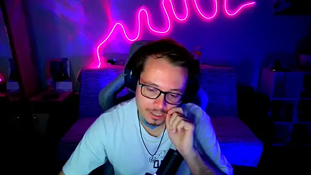 MeLanXolik online show from June 4, 8:26 pm