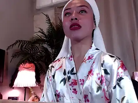 Super Hot Bunny online show from May 18, 5:57 am