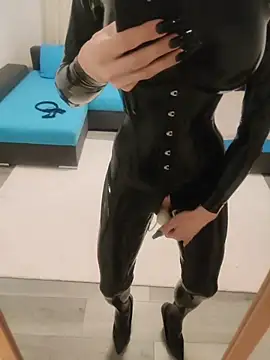 ToxicNiki online show from November 19, 10:42 pm