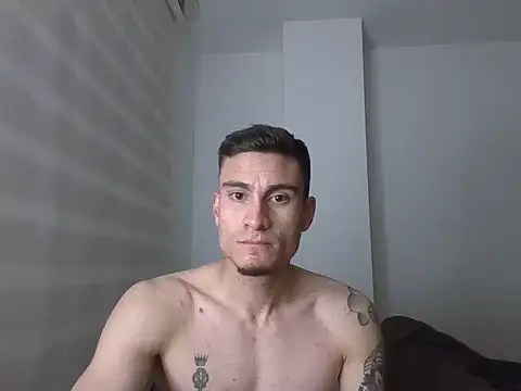 Alejandro00747 online show from August 9, 5:35 am