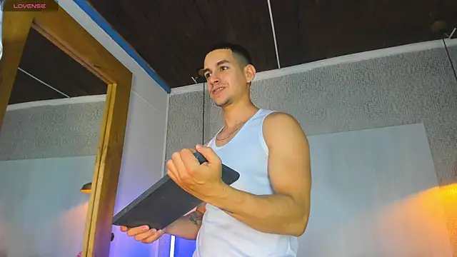 Jamexxx1  online show from July 10, 8:43 pm