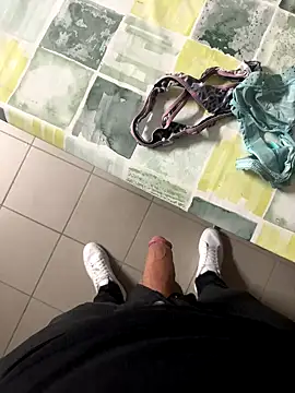 swissboy22 online show from October 22, 1:59 pm