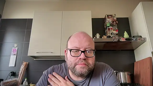 theitalianbear online show from April 13, 12:28 pm