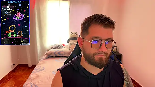 Axelsterling  online show from August 3, 7:42 pm