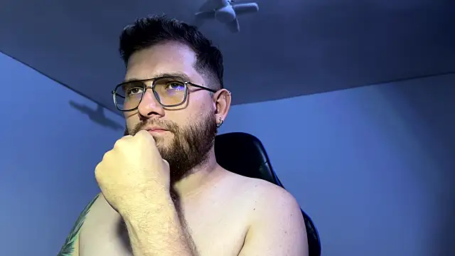 Axelsterling  online show from July 31, 4:45 am