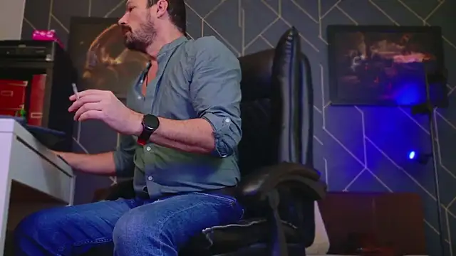 ChrisKox online show from December 10, 3:33 pm