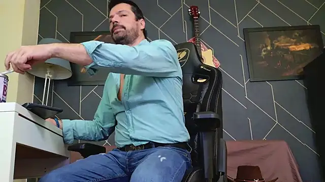 ChrisKox online show from December 3, 7:58 am