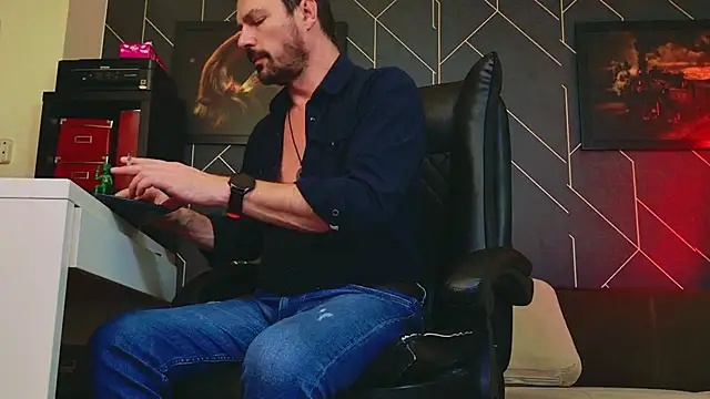 ChrisKox online show from December 8, 10:36 pm