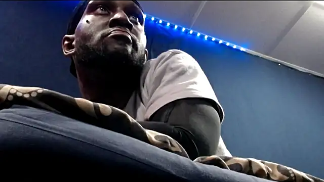 iBreakHeartz online show from October 31, 8:18 am