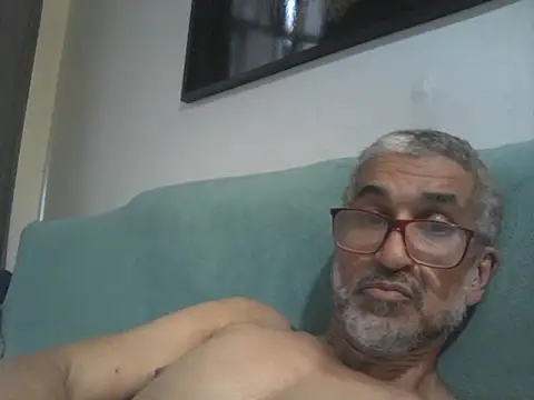 juniorerenato online show from December 7, 8:05 pm