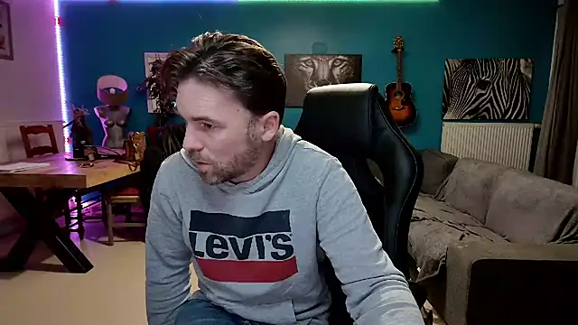 tom sauwer online show from December 5, 1:58 am